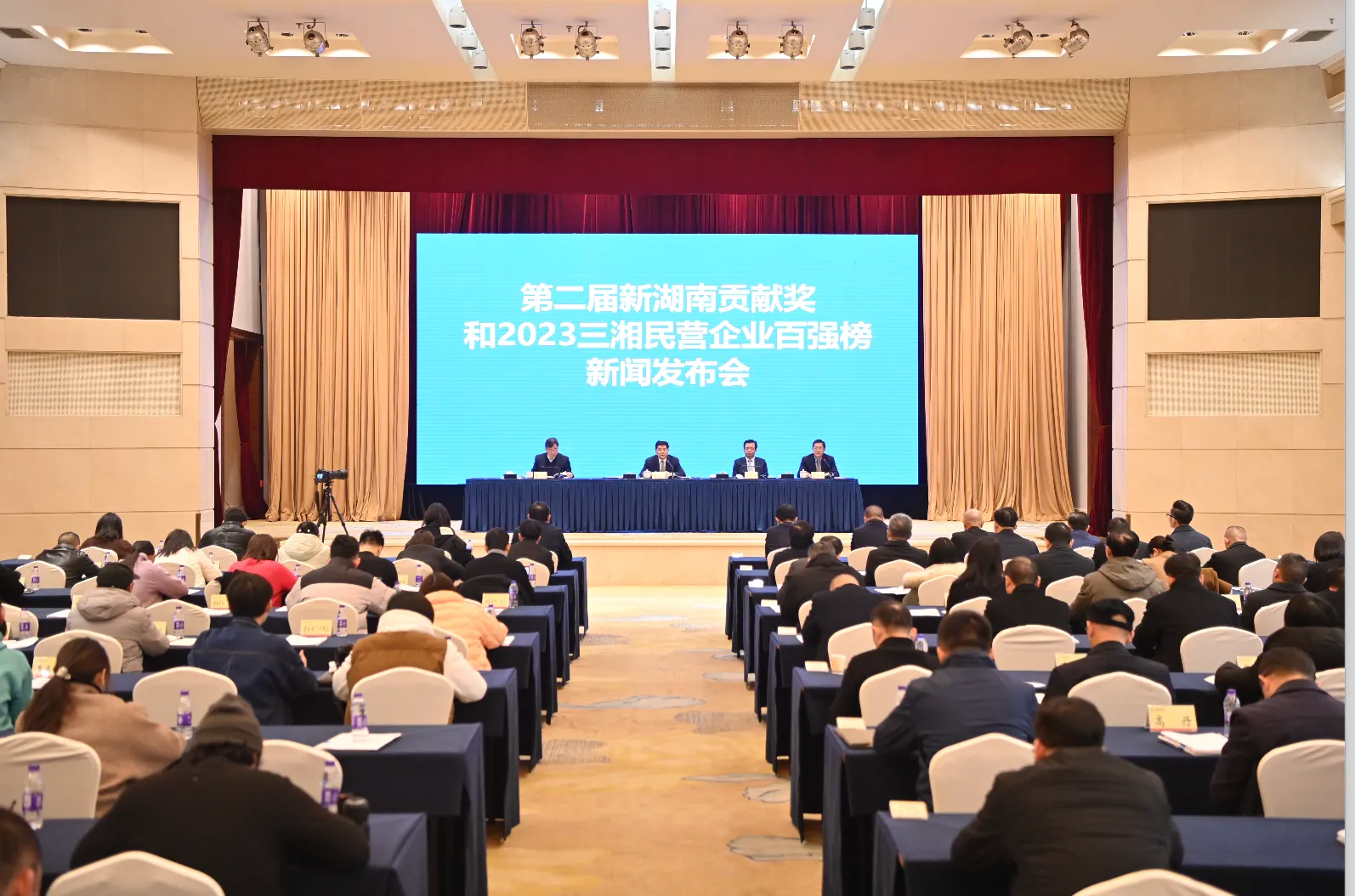 尊龙凯时ag智能总司理夏志宏荣获“第二届新湖南孝顺奖先进小我私家”