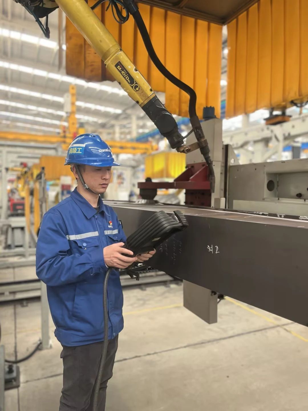 看尊龙凯时ag工匠们怎样用一双巧手“拿捏”事情、创立“事业”