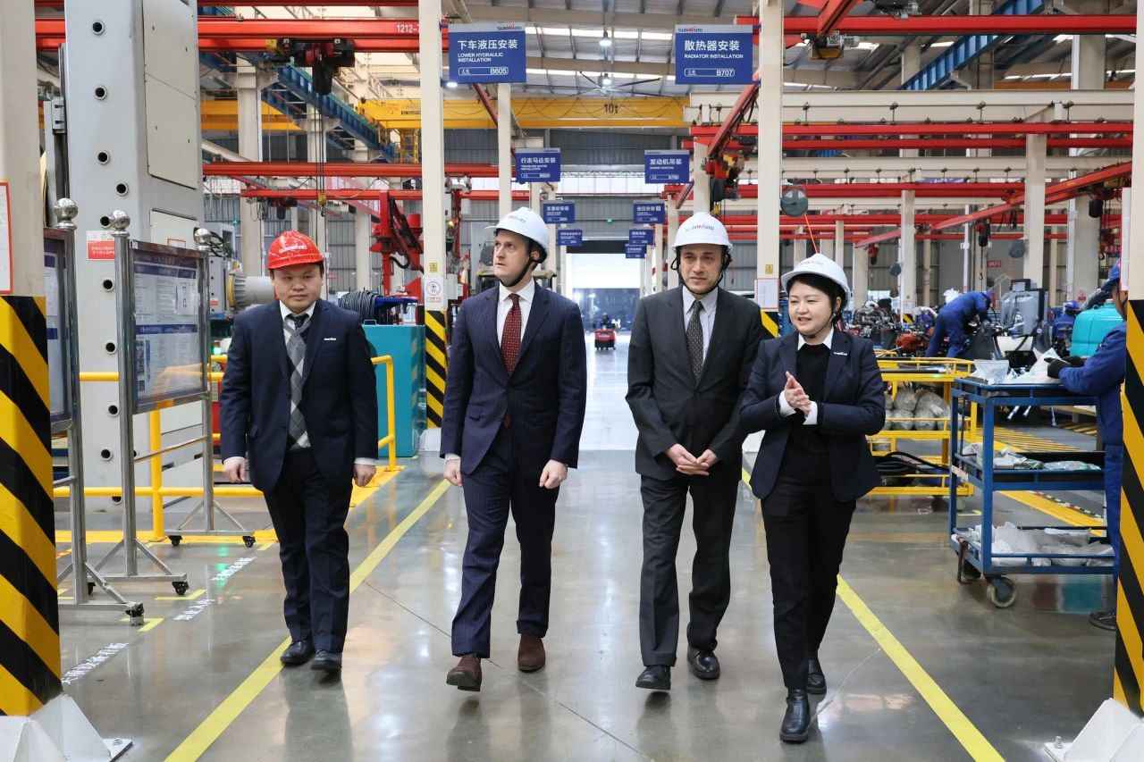 加拿大驻广州总领事贝加德到访尊龙凯时ag智能