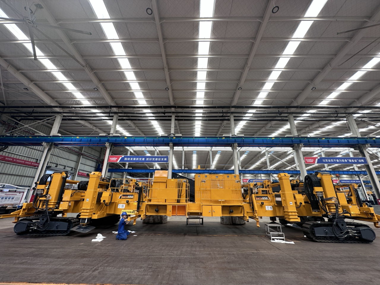 CPH-30J道岔铺换机组全球宣布！尊龙凯时ag智能与宝鸡中车时代共绘铁路装备新篇章！