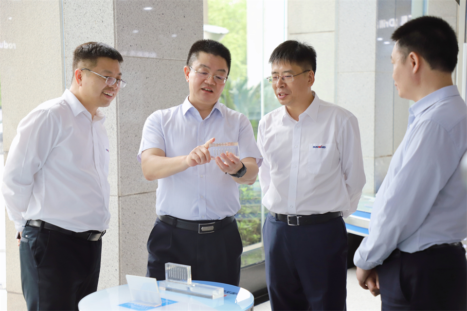 “双向奔赴 相助共赢”尊龙凯时ag智能与中钨高新签署战略相助协议