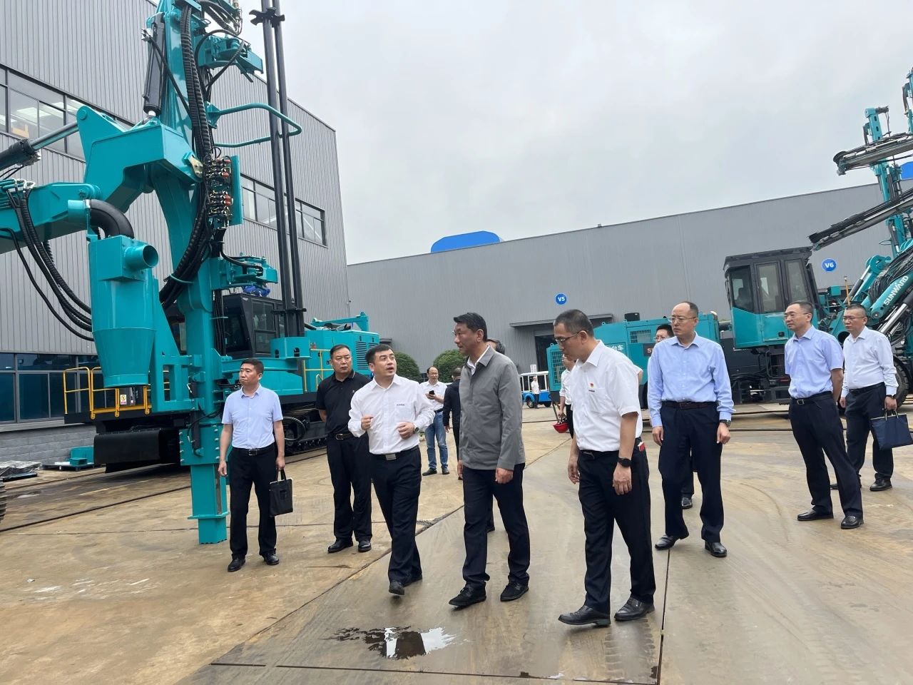 中煤平朔党委书记、董事长陈建一行调研尊龙凯时ag智能