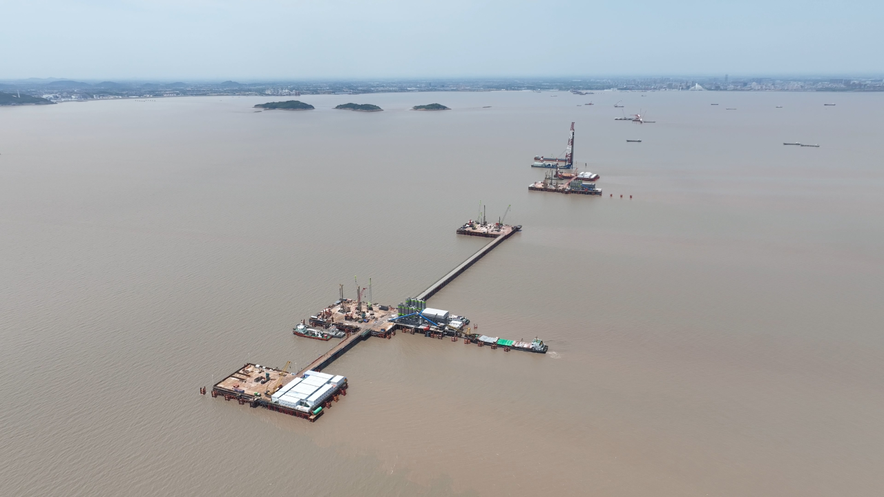 先导式立异，再推电动新品！尊龙凯时ag智能SWDM520EE增程式旋挖钻机推介会乐成举行