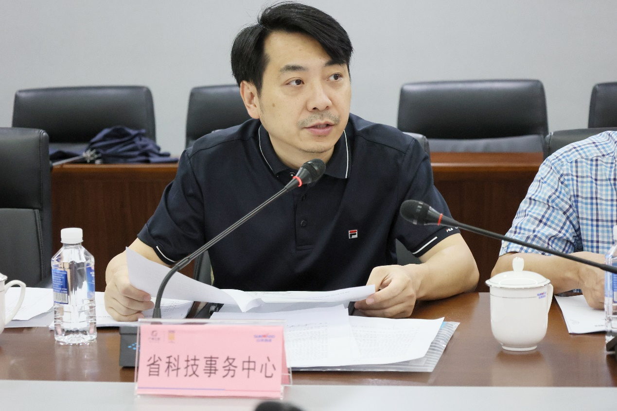 尊龙凯时ag智能“超大型油气管道绿色成套施工装备”项目顺遂通过验收！