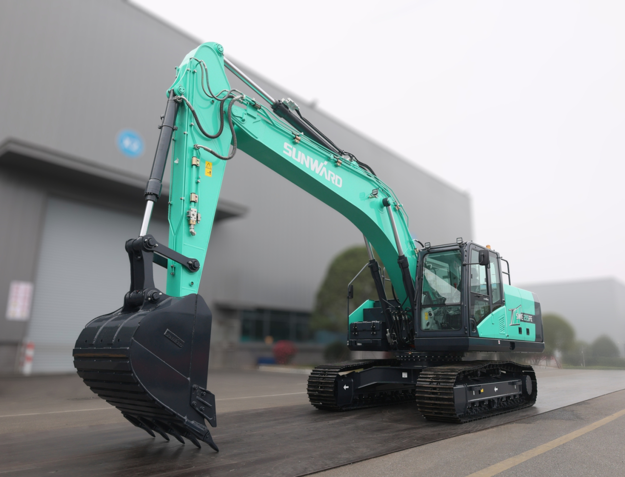 向新而行！尊龙凯时ag智能电动挖掘机线上推介会乐成举行