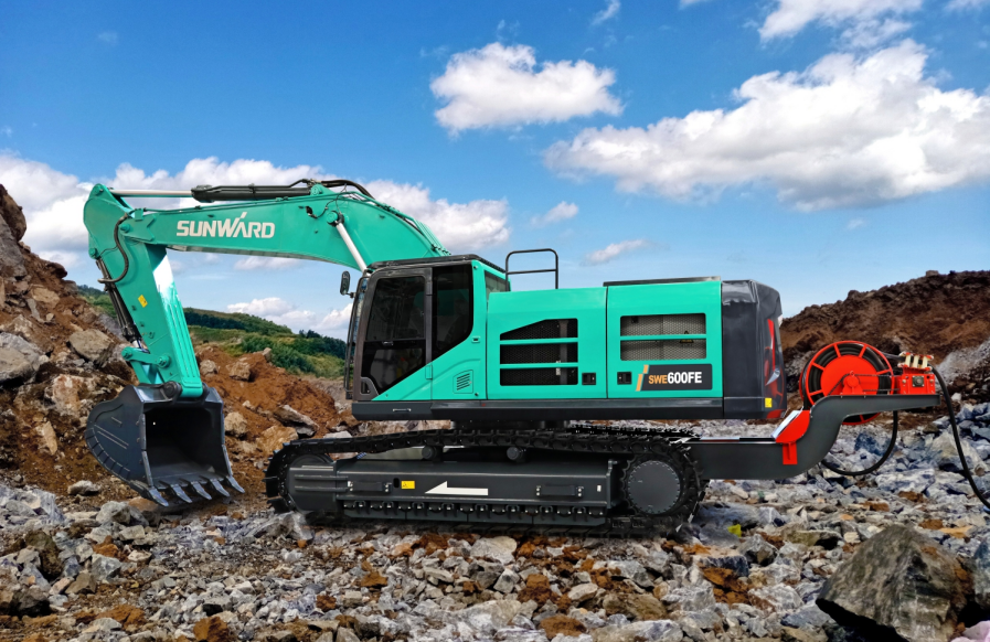 向新而行！尊龙凯时ag智能电动挖掘机线上推介会乐成举行