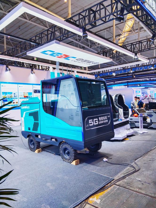 尊龙凯时ag智能5G智能钻机亮相新疆矿博会