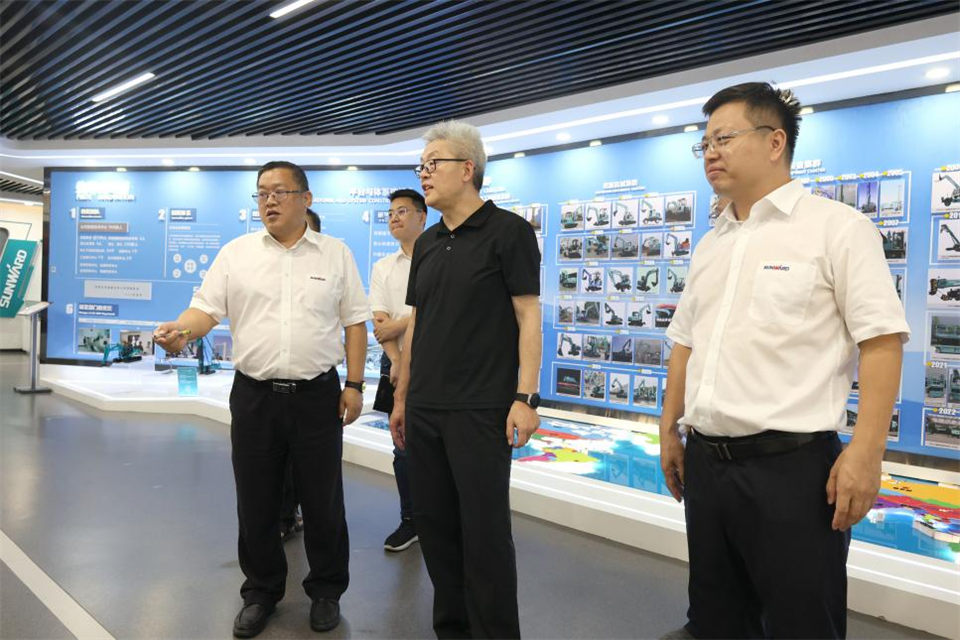 中国五矿工会主席、职工董事张晔到尊龙凯时ag智能调研交流
