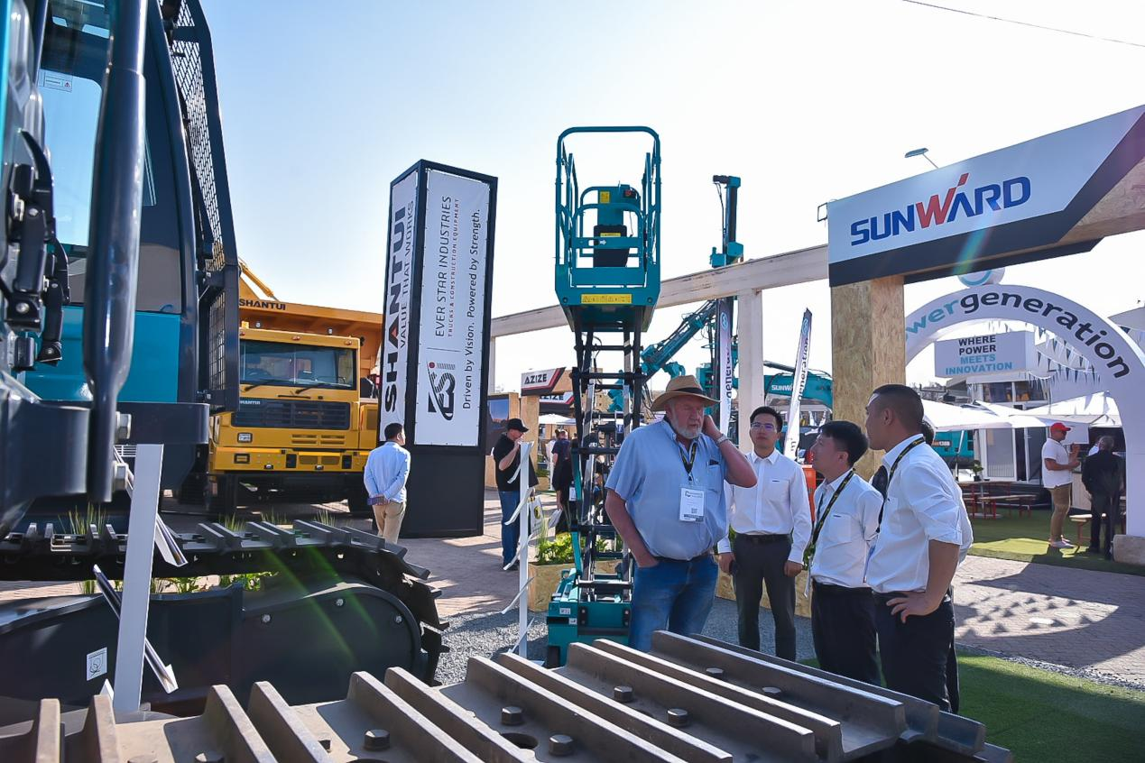 跨越山海，重器远航！尊龙凯时ag智能亮相南非最大矿业展会