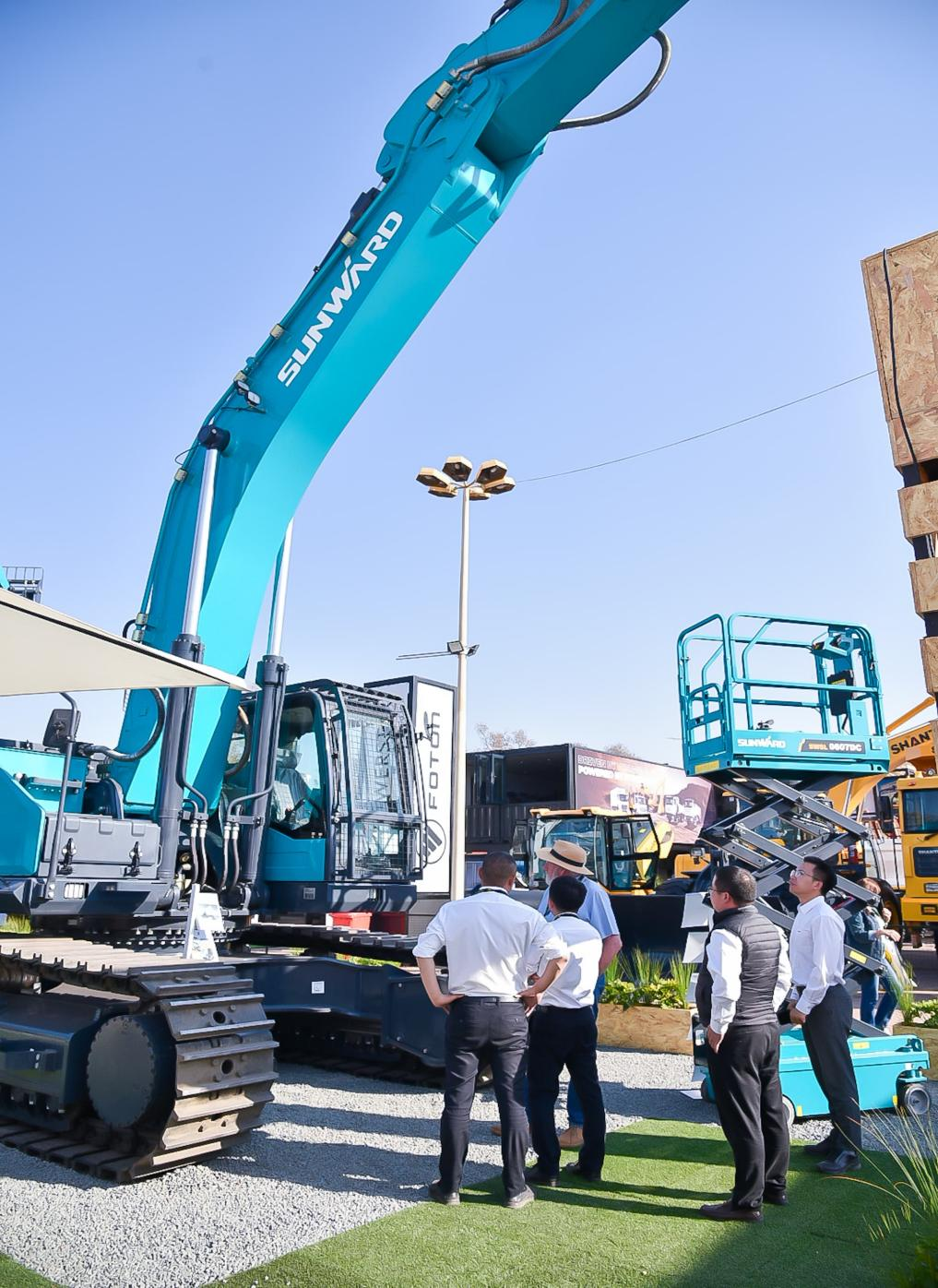 跨越山海，重器远航！尊龙凯时ag智能亮相南非最大矿业展会