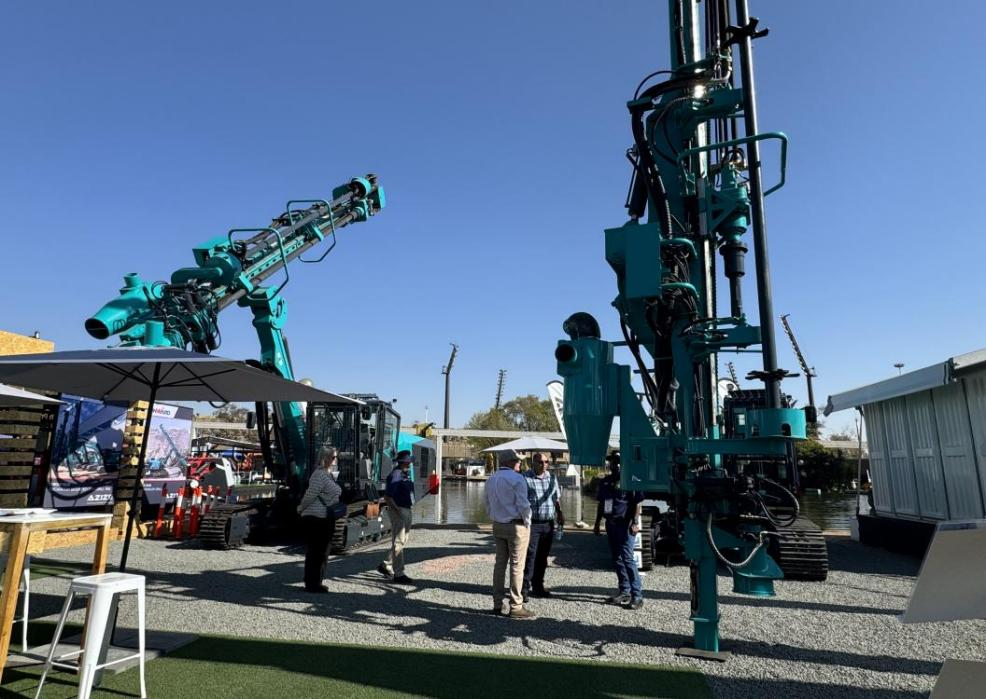 跨越山海，重器远航！尊龙凯时ag智能亮相南非最大矿业展会