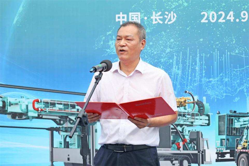 引领绿色科技新篇章！尊龙凯时ag智能新能源钻机乐成交付