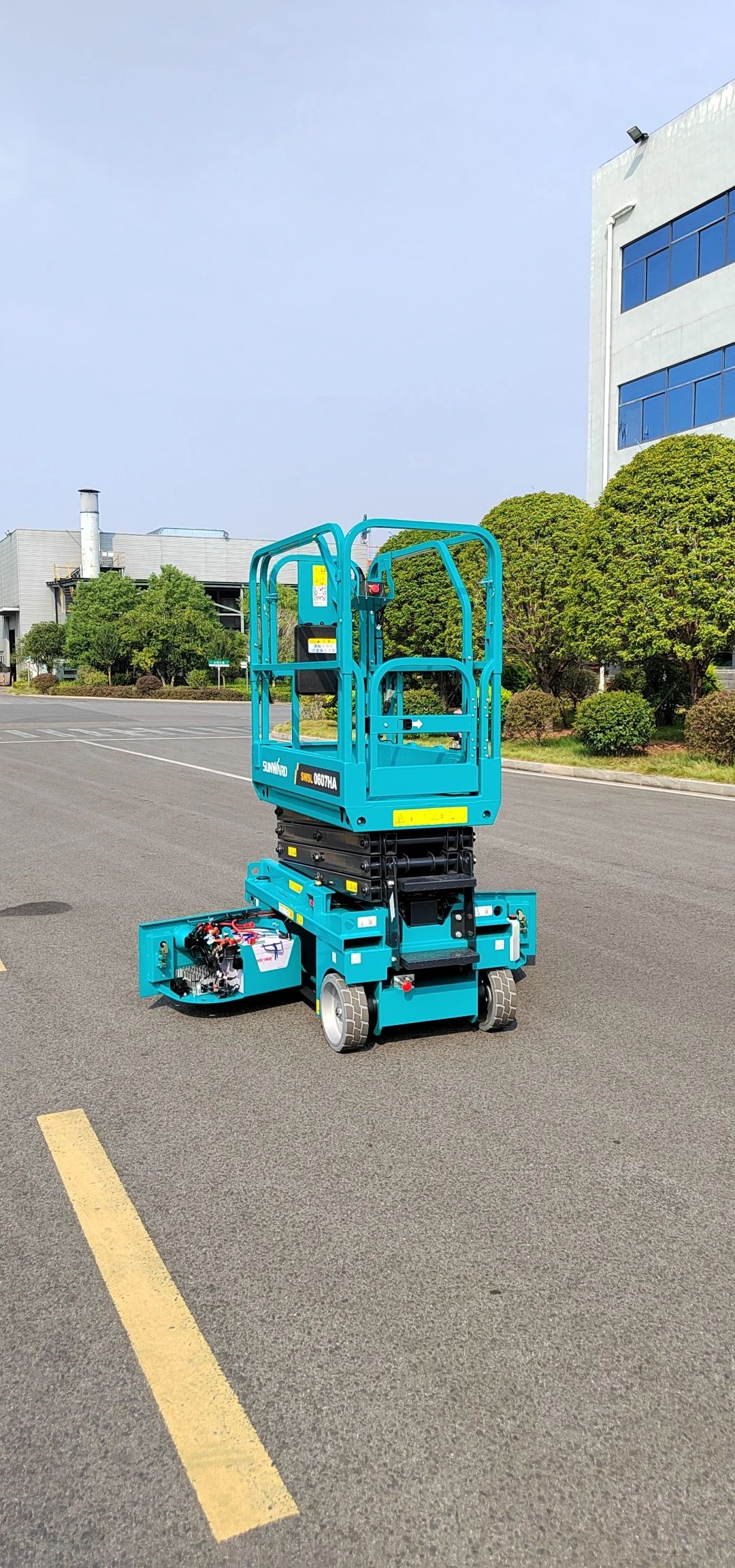 向“新”而行！尊龙凯时ag智能又一款电动液驱剪叉式高空作业平台宣布