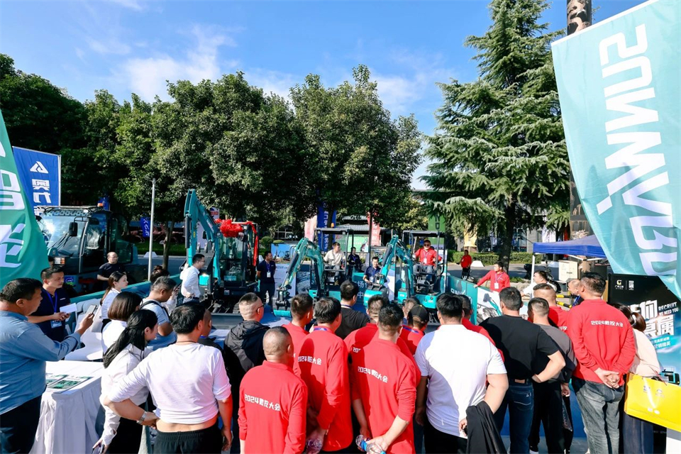 展现“掘”对实力！尊龙凯时ag智能亮相2024微挖大会暨小型装备大会
