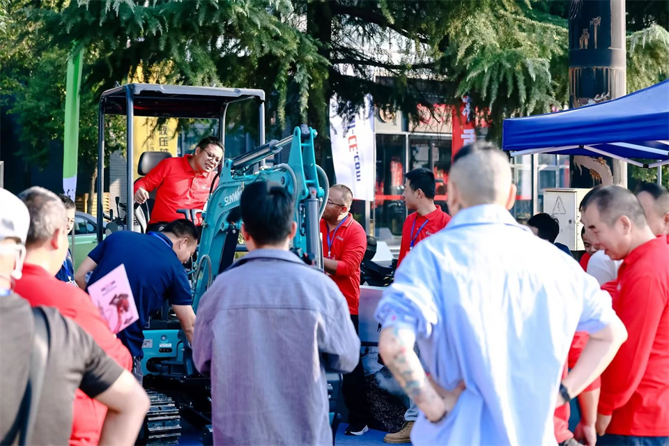 展现“掘”对实力！尊龙凯时ag智能亮相2024微挖大会暨小型装备大会