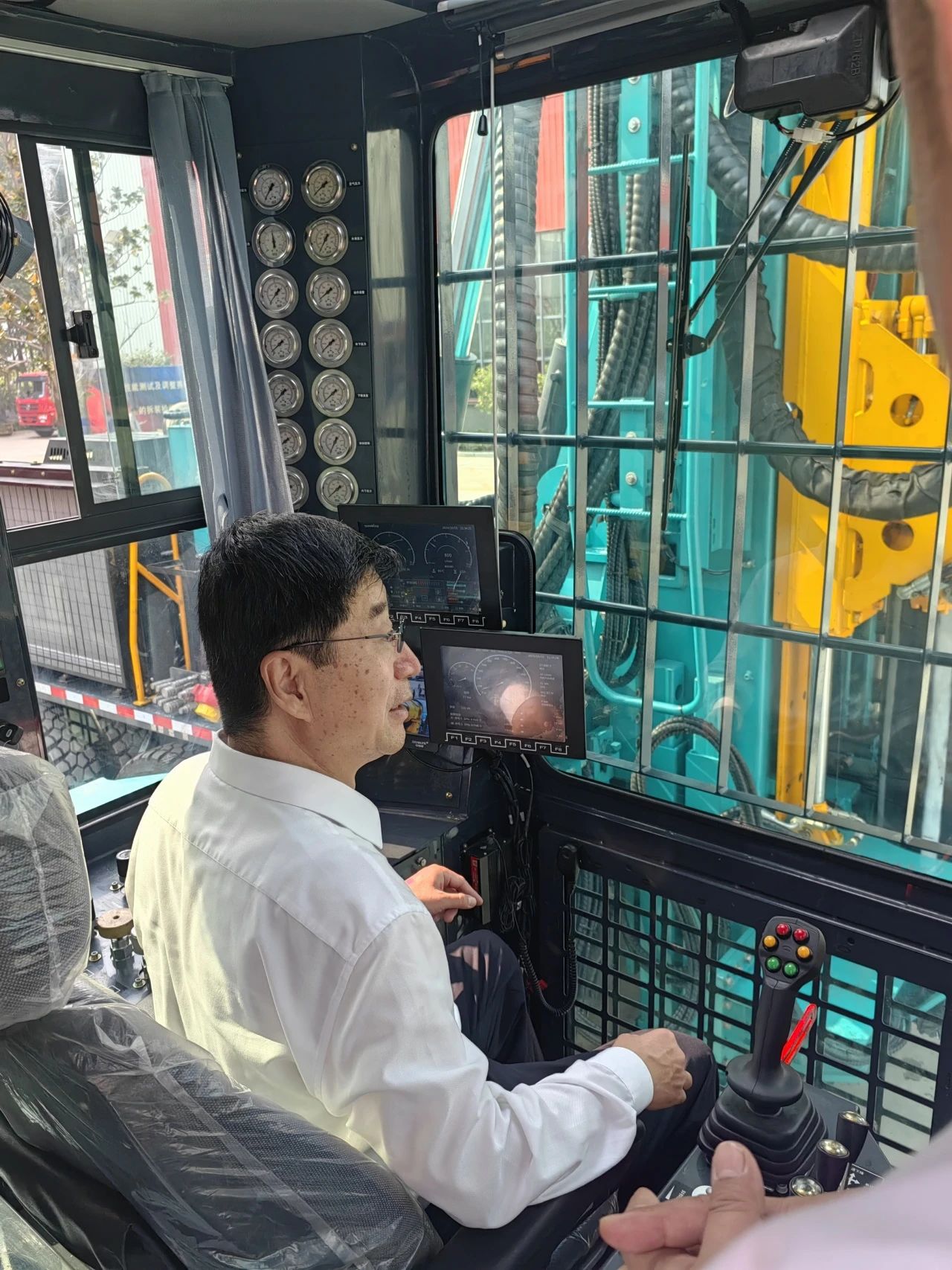 尊龙凯时ag智能立异装备亮相天下矿山钻探（应抢救援）手艺竞赛