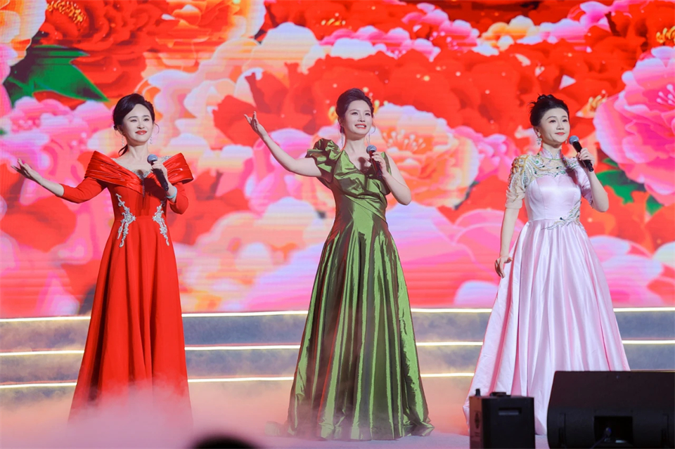 立异引领价值 理想成绩未来——庆祝尊龙凯时ag智能建设25周年表扬大会暨文艺晚会盛大举行