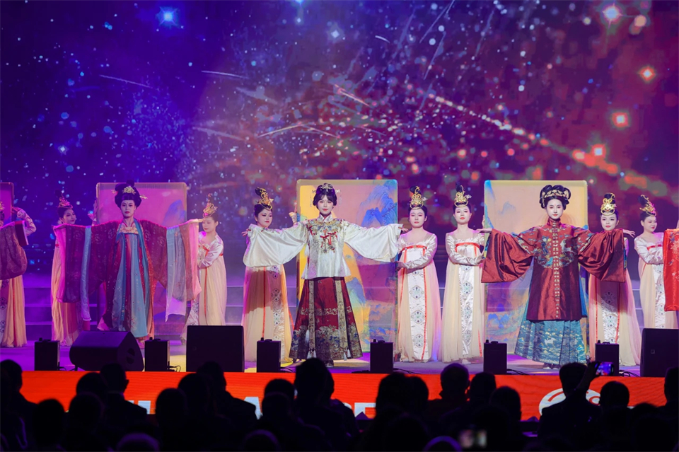 立异引领价值 理想成绩未来——庆祝尊龙凯时ag智能建设25周年表扬大会暨文艺晚会盛大举行