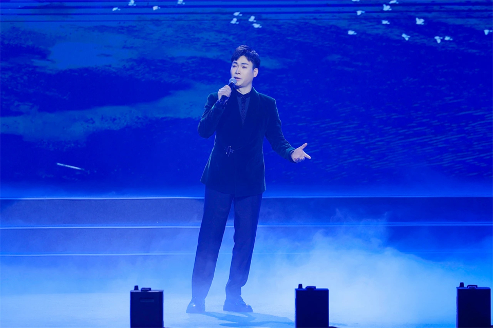 立异引领价值 理想成绩未来——庆祝尊龙凯时ag智能建设25周年表扬大会暨文艺晚会盛大举行