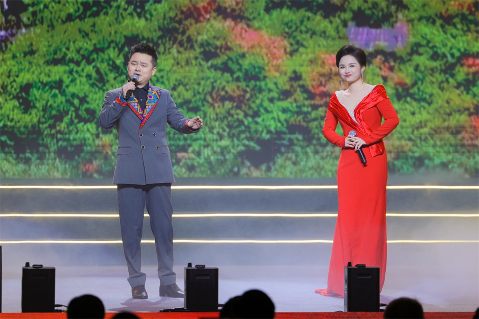 立异引领价值 理想成绩未来——庆祝尊龙凯时ag智能建设25周年表扬大会暨文艺晚会盛大举行