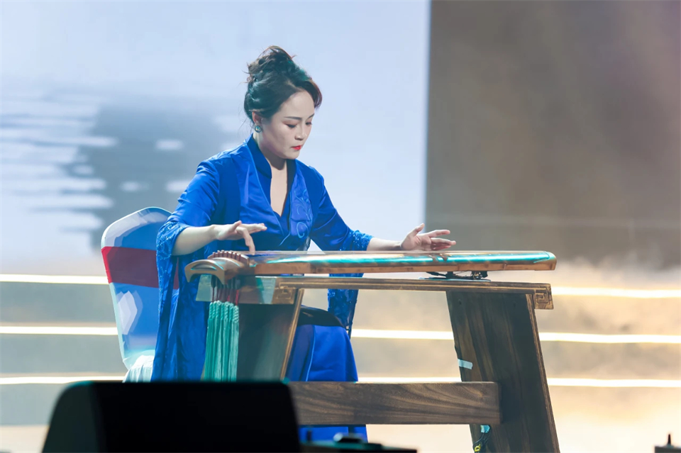 立异引领价值 理想成绩未来——庆祝尊龙凯时ag智能建设25周年表扬大会暨文艺晚会盛大举行