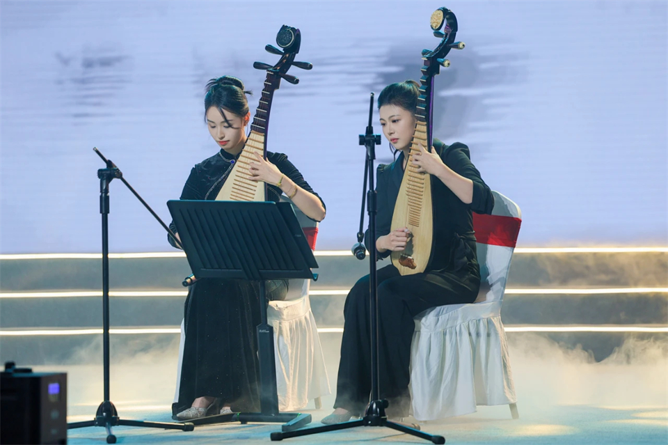 立异引领价值 理想成绩未来——庆祝尊龙凯时ag智能建设25周年表扬大会暨文艺晚会盛大举行