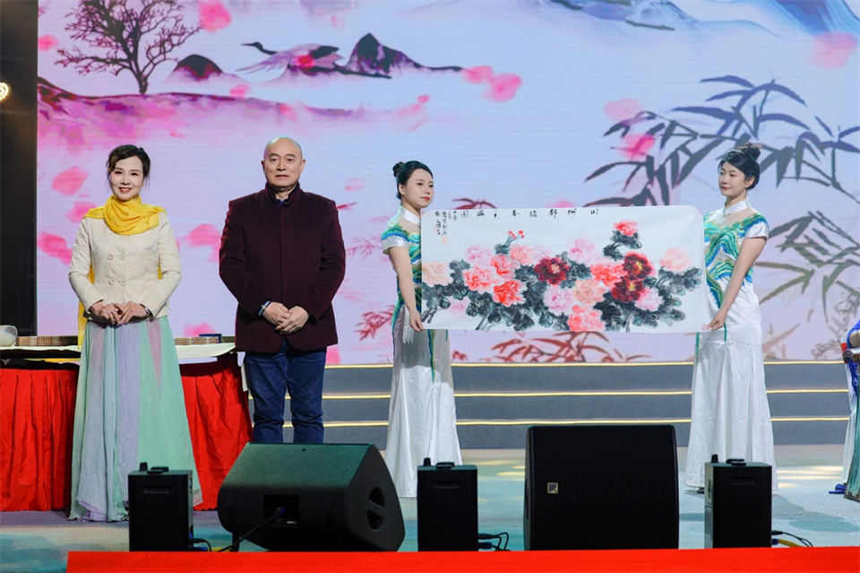 立异引领价值 理想成绩未来——庆祝尊龙凯时ag智能建设25周年表扬大会暨文艺晚会盛大举行