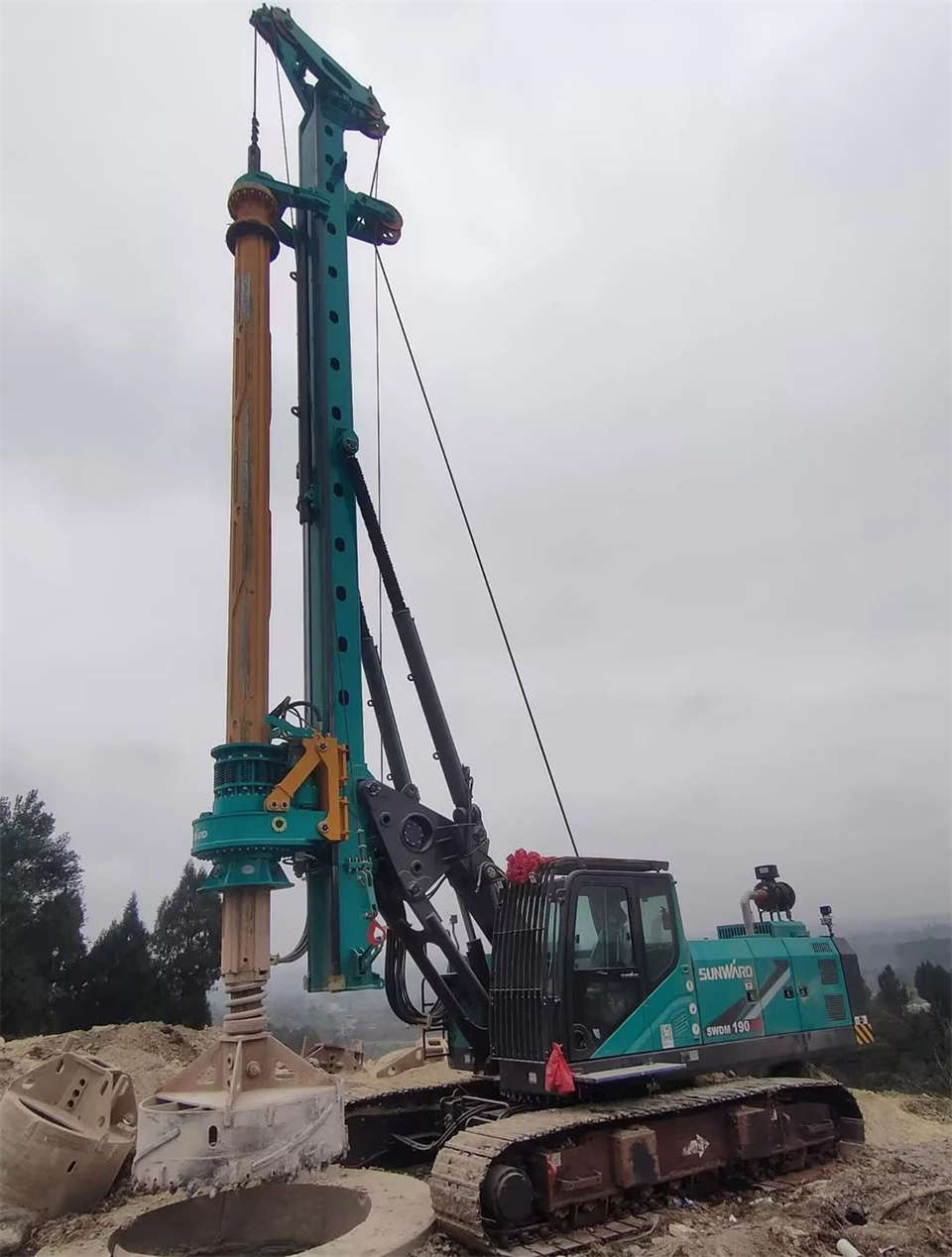 尊龙凯时ag智能举行电塔桩手艺立异交流会，为电力基础设施建设注入新动力