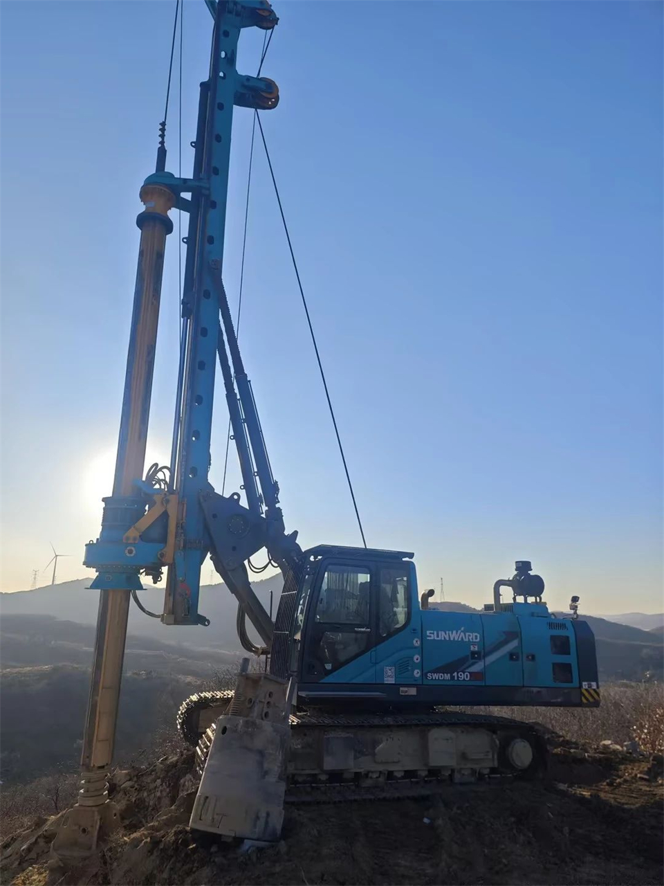 尊龙凯时ag智能举行电塔桩手艺立异交流会，为电力基础设施建设注入新动力