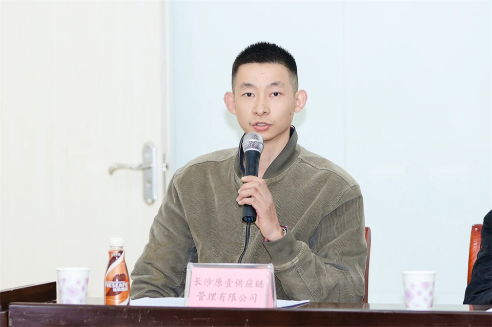 长龙街道、尊龙凯时ag智能召开首届年货盛惠暨送春联文化惠民活动事情聚会