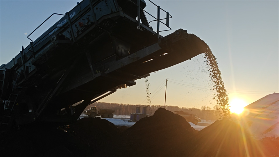 不惧-30℃极寒挑战，尊龙凯时ag普石勒破碎筛分装备稳固运行！