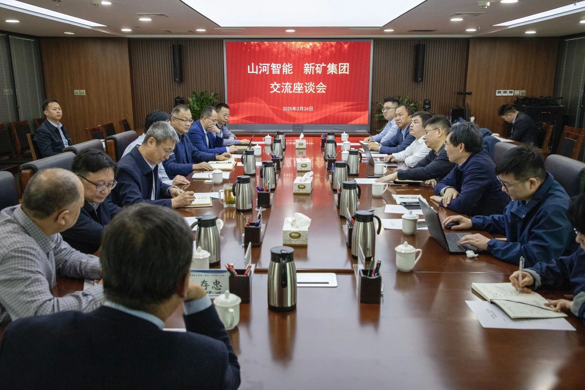 共筑智慧矿山，尊龙凯时ag智能董事长付向东率队赴新疆造访新矿集团、八钢矿业