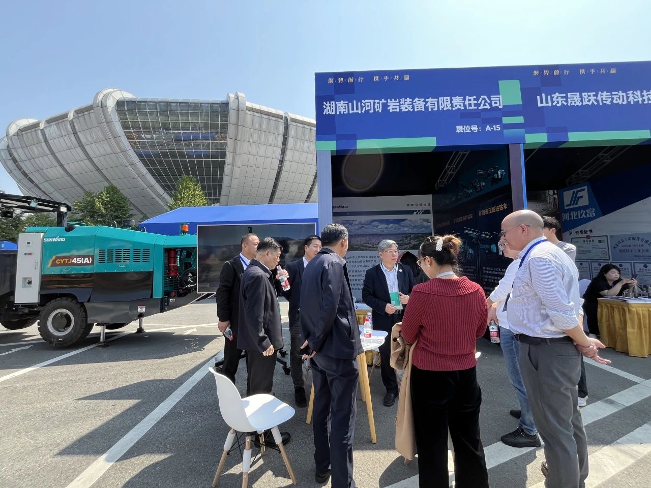 尊龙凯时ag矿岩携井下掘进台车亮相苍南矿山井巷机械展