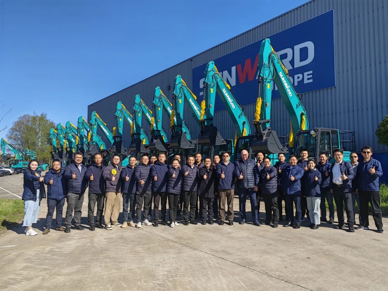 尊龙凯时ag智能董事长付向东带队赴欧洲子公司考察调研