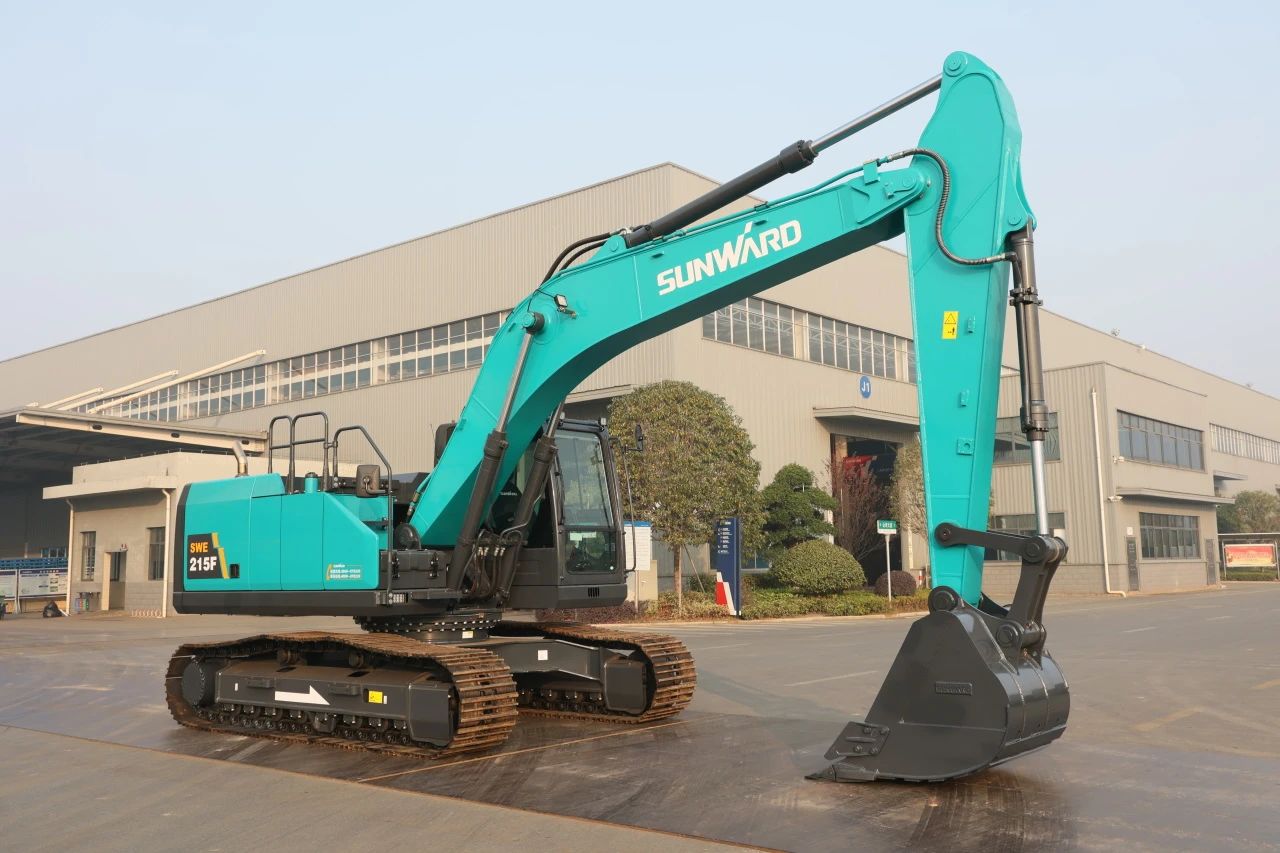 聚焦市场需求，尊龙凯时ag智能三款精品工程液压挖掘机乐成下线