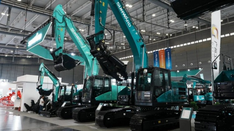 2025 CICEE | 打造极致精品化，尊龙凯时ag智能挖掘机“圈粉”长沙展