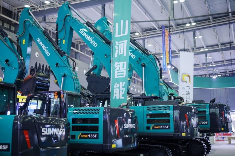 2025 CICEE | 打造极致精品化，尊龙凯时ag智能挖掘机“圈粉”长沙展