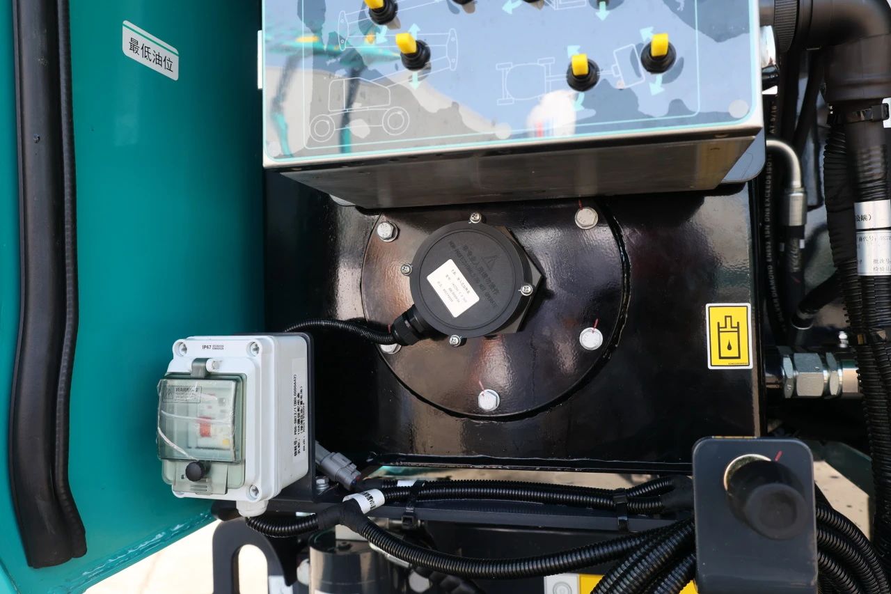 手艺新标杆！尊龙凯时ag智能SWA22J-P柴动曲臂式高空作业平台下线！