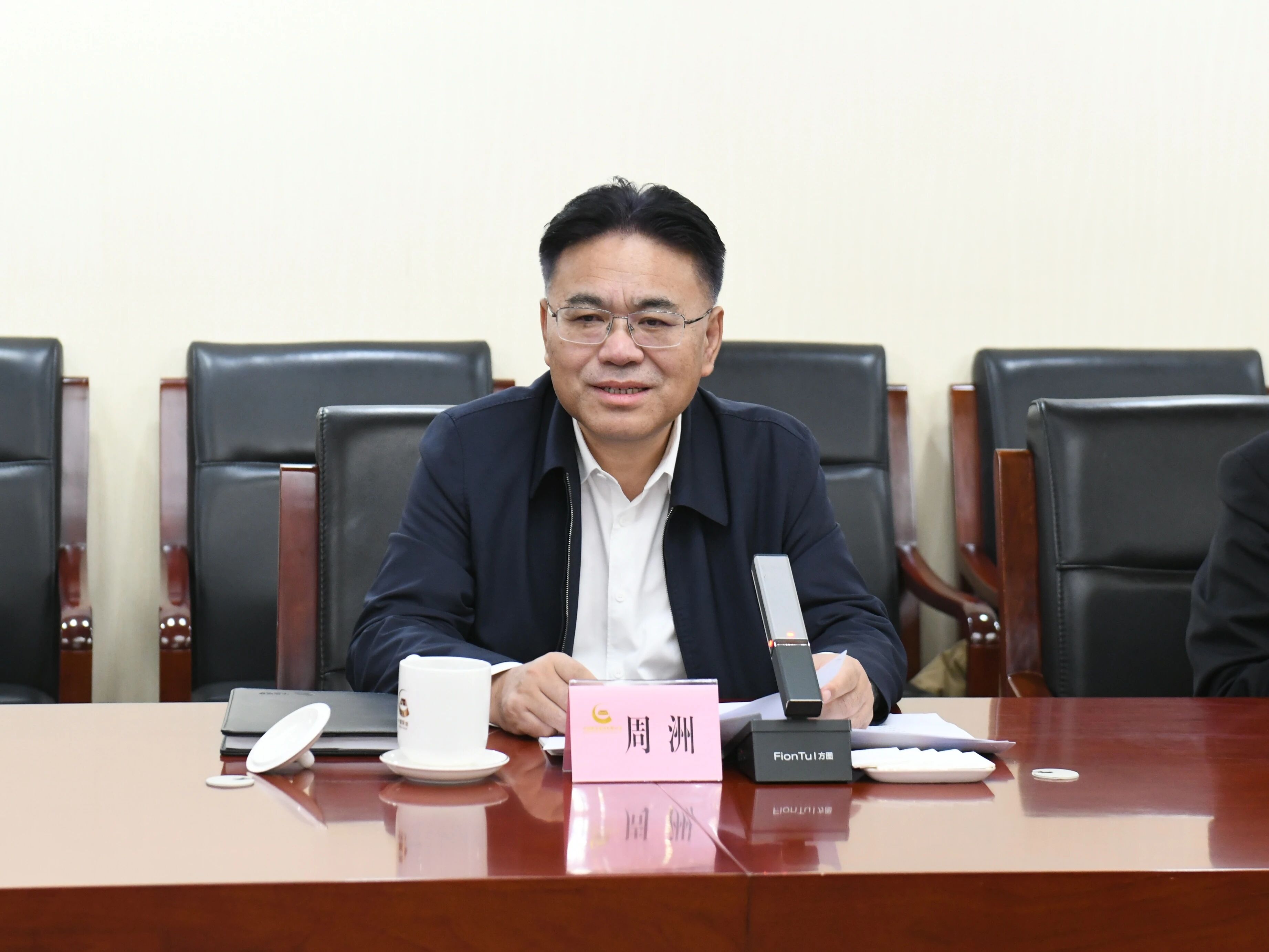 广州工控集团董事长景广军率尊龙凯时ag智能团队到中国黄金集团造访交流