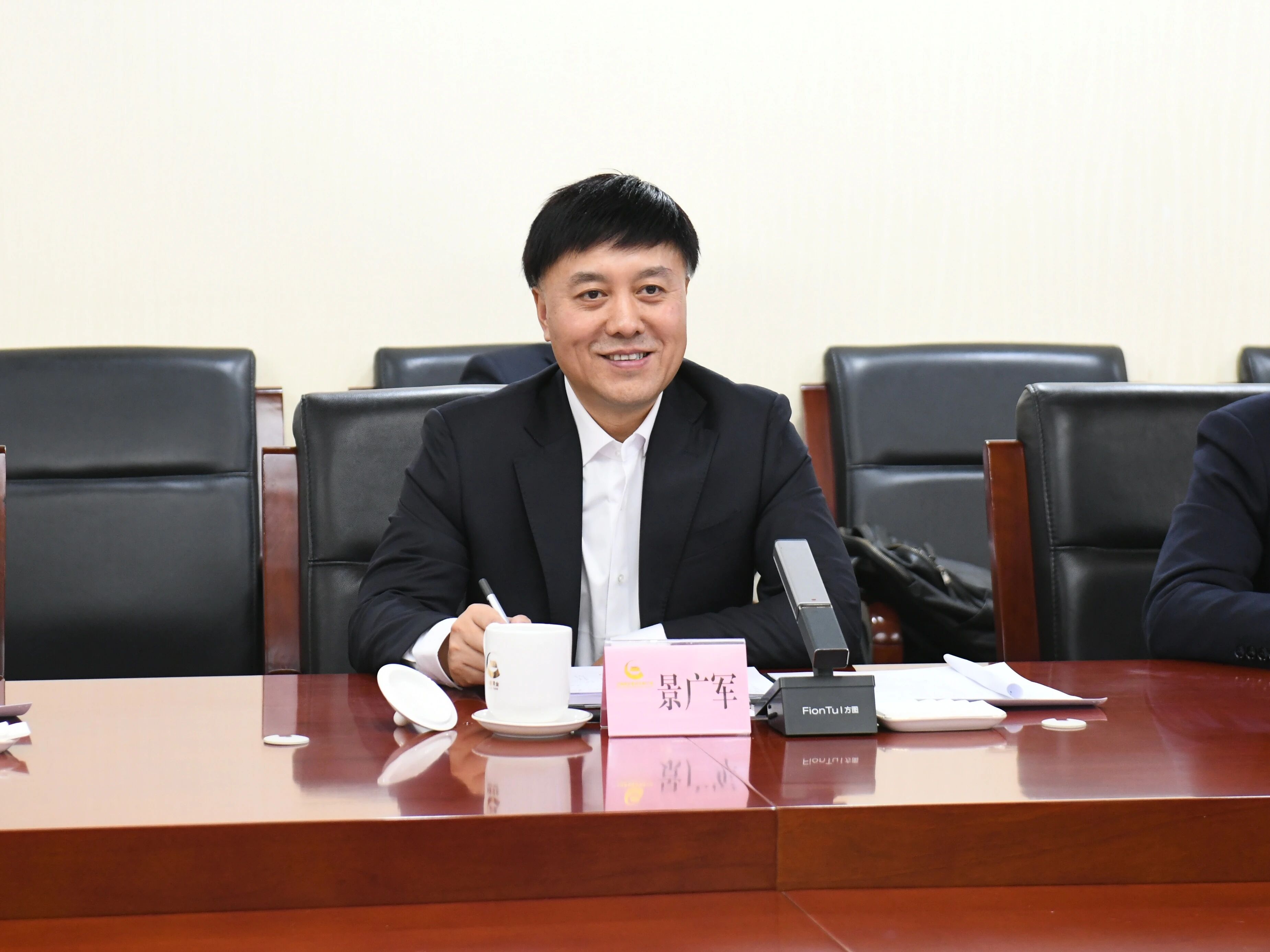 广州工控集团董事长景广军率尊龙凯时ag智能团队到中国黄金集团造访交流